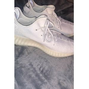 Yeezy boost 350 v2 white